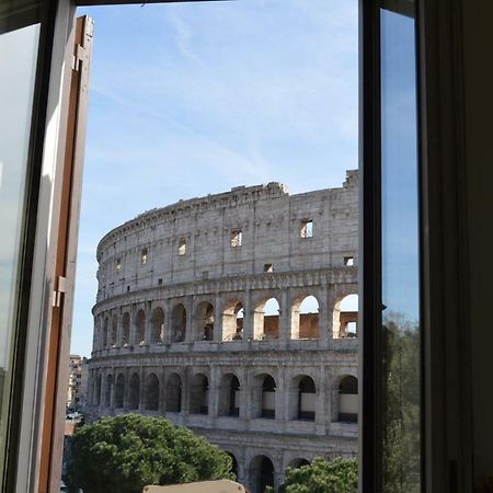 Jacuzzi In Front Of The Colosseum روما المظهر الخارجي الصورة