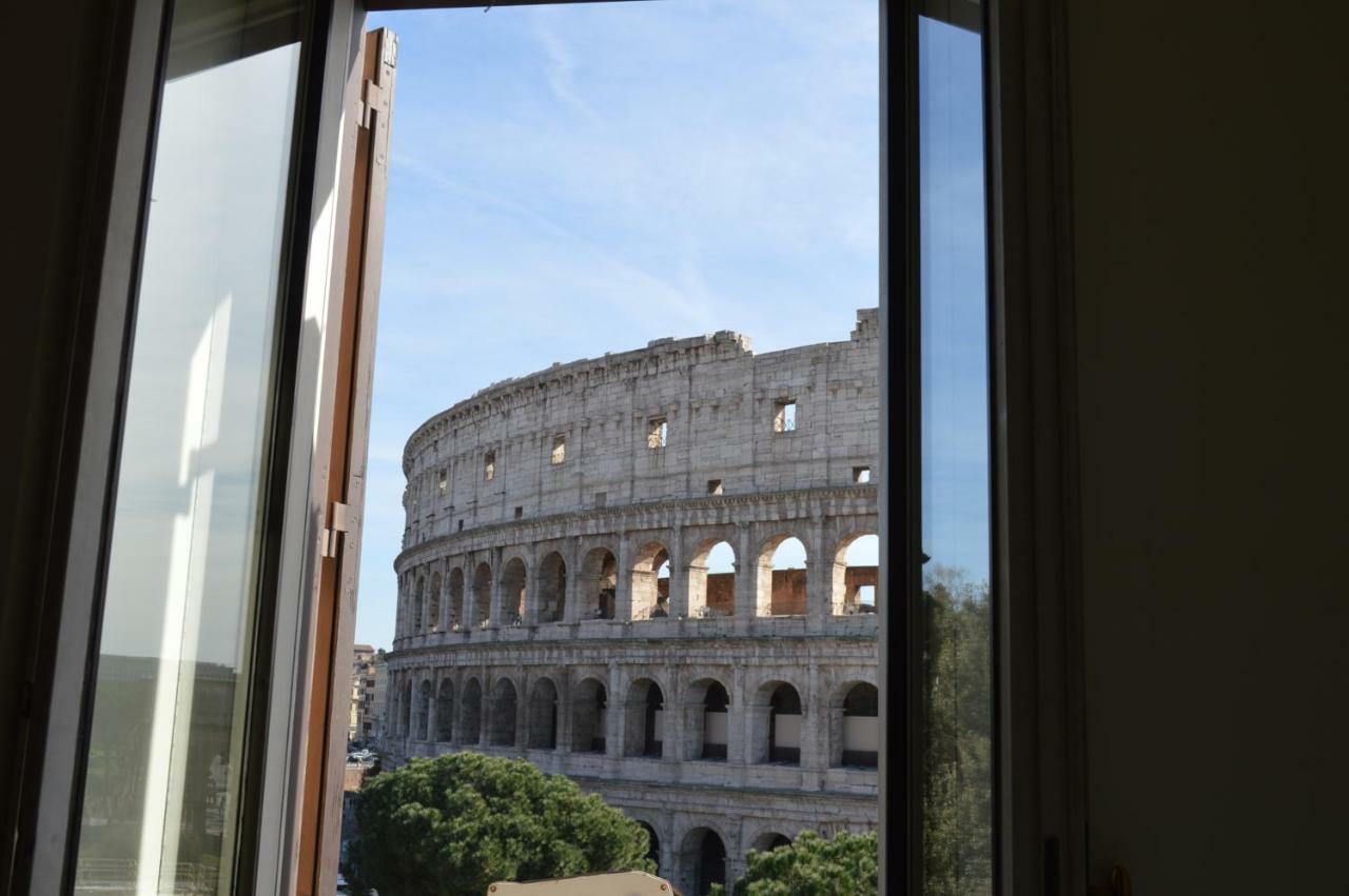Jacuzzi In Front Of The Colosseum روما المظهر الخارجي الصورة
