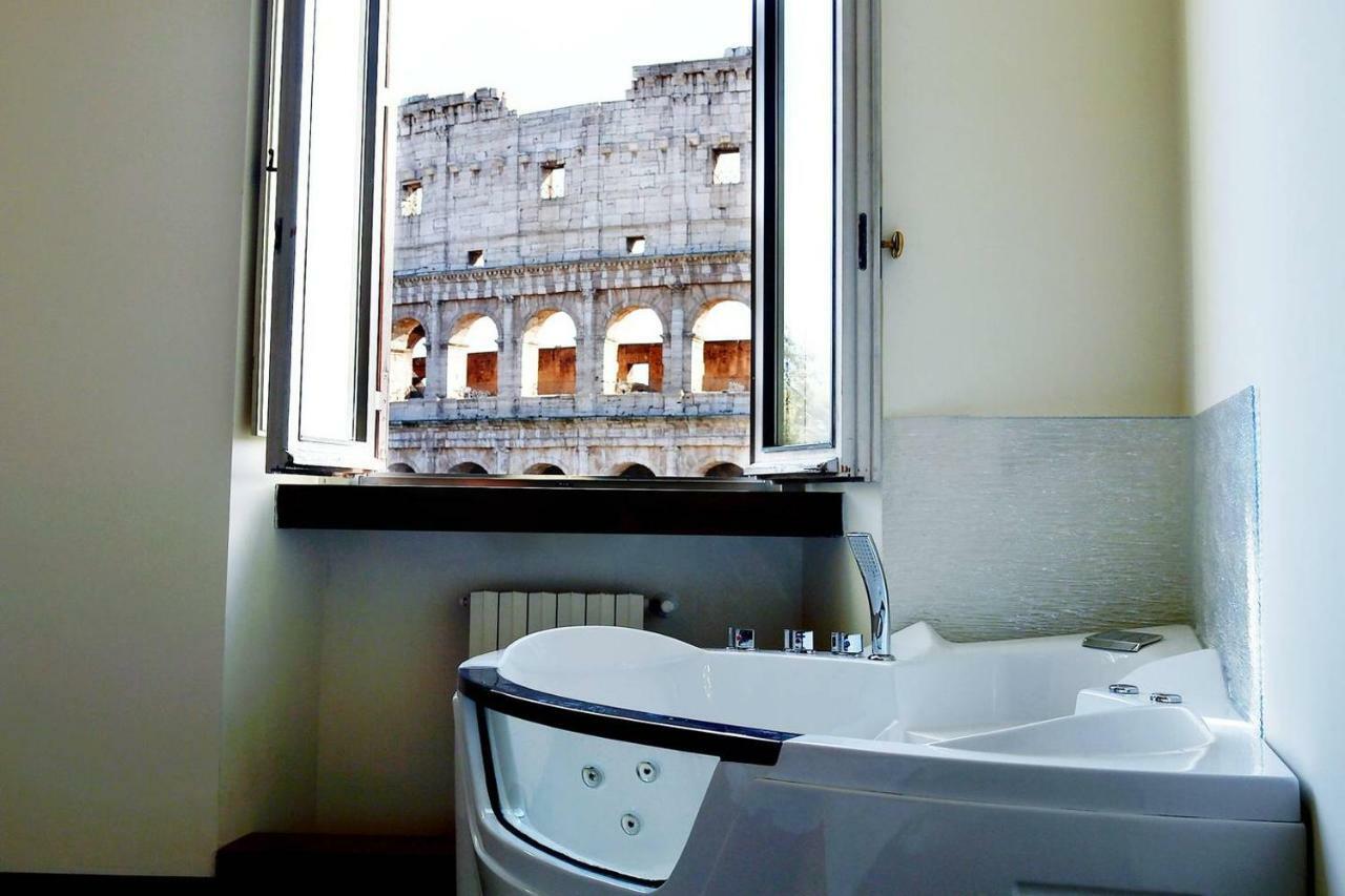 Jacuzzi In Front Of The Colosseum روما المظهر الخارجي الصورة