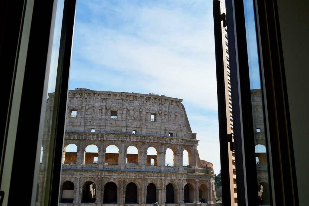 Jacuzzi In Front Of The Colosseum روما المظهر الخارجي الصورة
