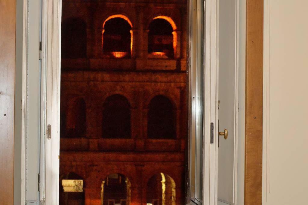 Jacuzzi In Front Of The Colosseum روما المظهر الخارجي الصورة