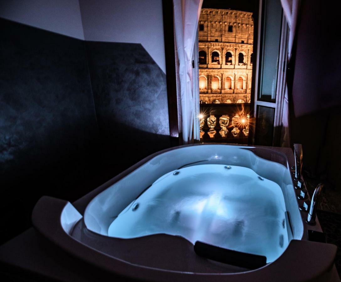 Jacuzzi In Front Of The Colosseum روما المظهر الخارجي الصورة